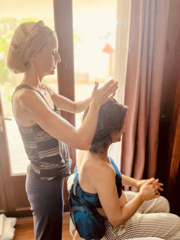 Massage crânien indien traditionnel